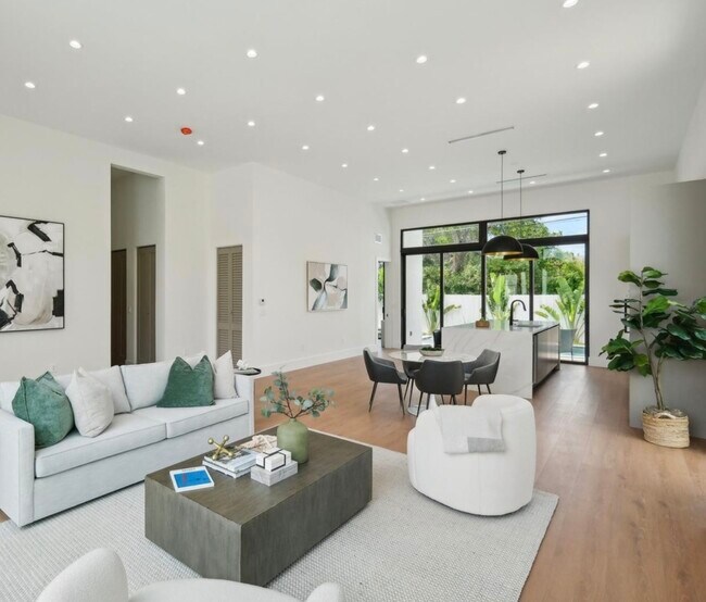 510 NW 50th St in Miami, FL - Foto de edificio - Building Photo