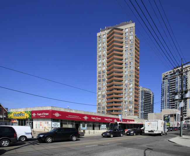 St. Clair Place in Toronto, ON - Building Photo - Building Photo