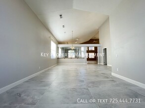 8545 Highland View in Las Vegas, NV - Building Photo - Building Photo