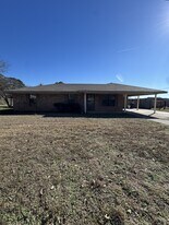 219 W 8th St in Pontotoc, MS - Building Photo