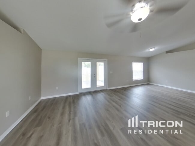 13001 Fish Cove Dr in Spring Hill, FL - Foto de edificio - Building Photo