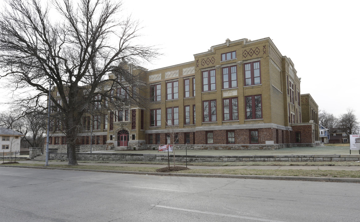 Faxon School Apartments in Kansas City, MO - Building Photo