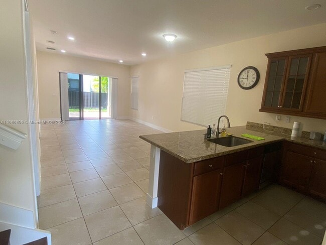 3334 W 96 Pl in Hialeah, FL - Building Photo - Building Photo