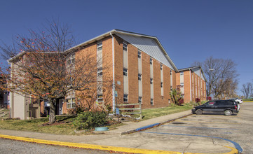 Hillcrest Apartments in Ashland, KY - Building Photo - Building Photo