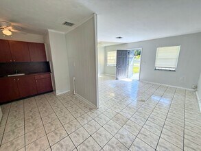 2951 NW 164th St in Opa Locka, FL - Building Photo - Building Photo