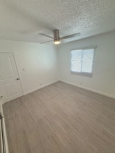 8729 Lyndora St in Downey, CA - Foto de edificio - Building Photo