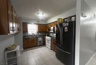 1031 E Grand St in Elizabeth, NJ - Building Photo - Building Photo