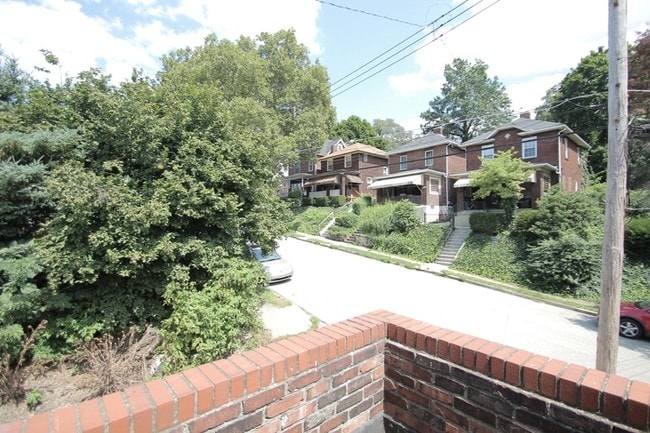 8009 St Lawrence Ave, Unit 8009 in Swissvale, PA - Foto de edificio - Building Photo