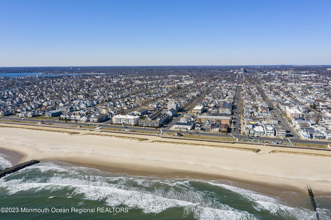 1001 Central Ave in Bradley Beach, NJ - Foto de edificio - Building Photo