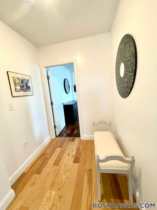 1008 Tremont St in Boston, MA - Building Photo