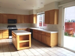 250 Santa Fe Dr in Gilroy, CA - Building Photo - Building Photo