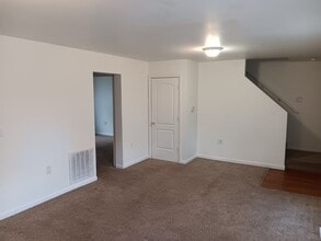 220 S Yellow Springs St in Springfield, OH - Building Photo - Building Photo