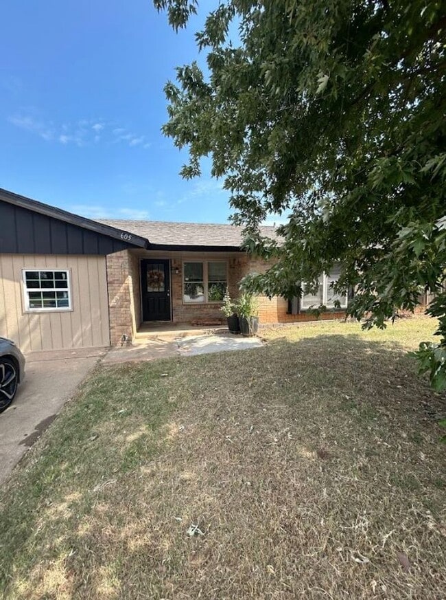 property at 605 Jasmine Pl