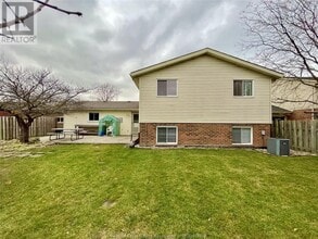 456 Amberly Crescent in Tecumseh, ON - Building Photo - Building Photo