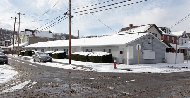 1010-1021 1st Ave in Coraopolis, PA - Building Photo - Building Photo