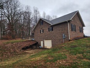 7816 Cheatham Ford Rd in Hiddenite, NC - Building Photo - Building Photo