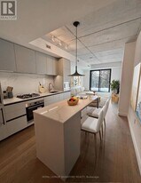 1720 Bayview Ave in Toronto, ON - Building Photo