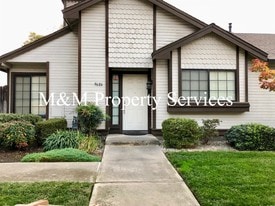 9686 Gage St in Elk Grove, CA - Building Photo