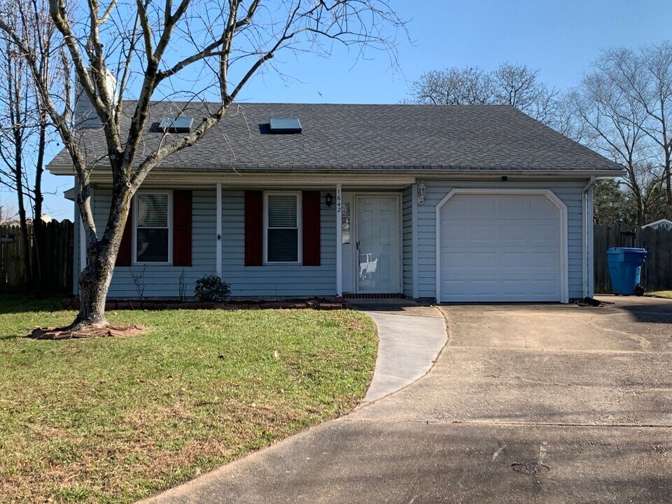 1642 High Plains Dr in Virginia Beach, VA - Building Photo