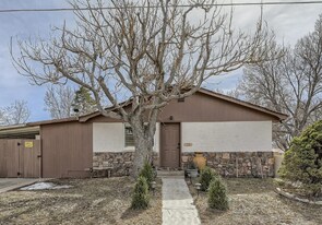 902 S Ironton St in Aurora, CO - Building Photo