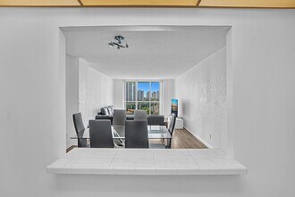 19390 Collins Ave, Unit 1009 in Sunny Isles Beach, FL - Building Photo - Building Photo