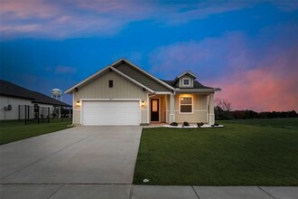 1413 Red Barn Rd in Gainesville, TX - Building Photo - Building Photo