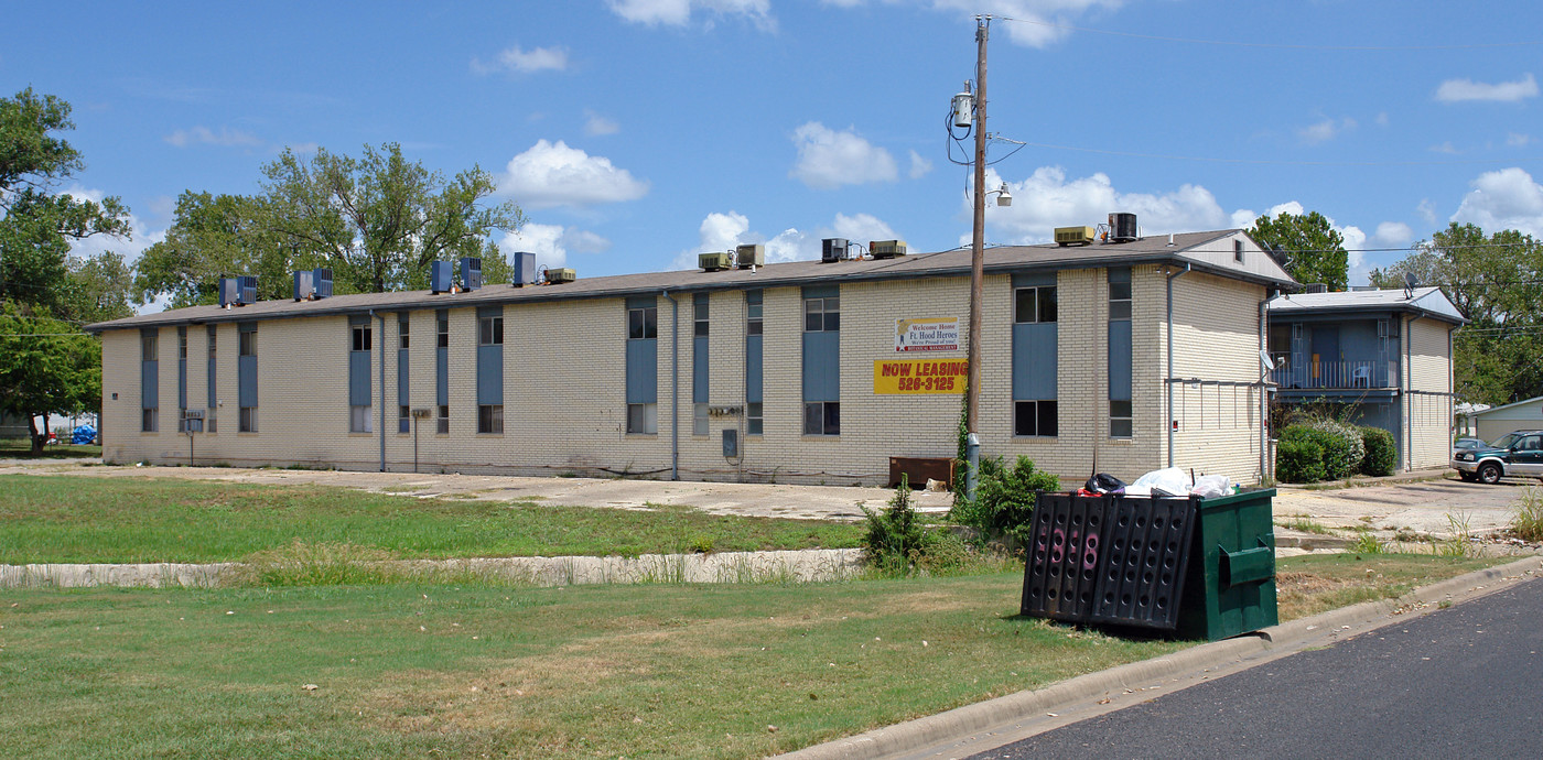 Las Palmas in Killeen, TX - Building Photo