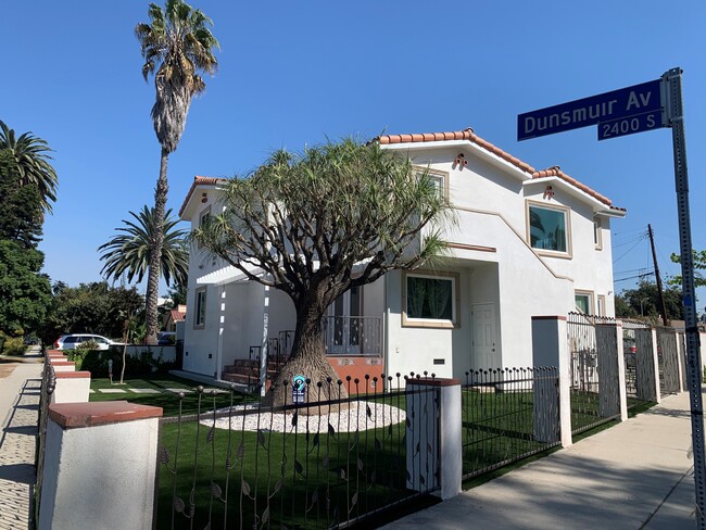 property at 2446 S Dunsmuir Ave