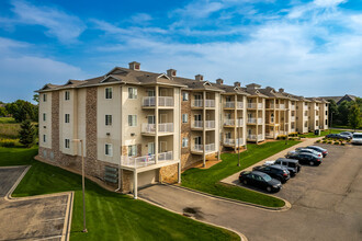 Parkwood Estates in Woodbury, MN - Building Photo - Building Photo