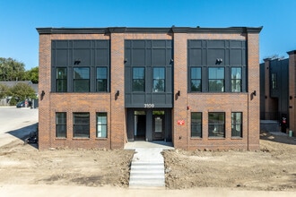 Forest Ave - Luxury Off-Campus Housing! in Des Moines, IA - Foto de edificio - Building Photo