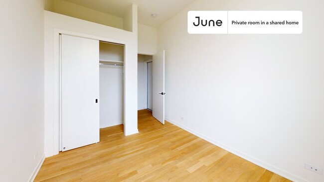 Private bedroom in 4 bed/3 bath Home in Chicago, IL - Building Photo - Building Photo