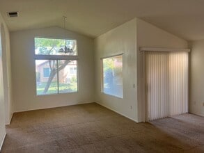 11580 Mountain Meadow Dr in Apple Valley, CA - Building Photo - Building Photo