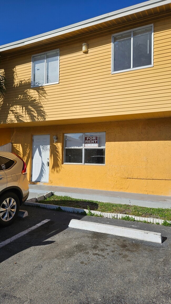 177 NE 12th Ave in Homestead, FL - Building Photo - Building Photo