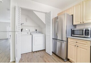 159 Hidden Ct Rd in Hollywood, FL - Building Photo - Building Photo