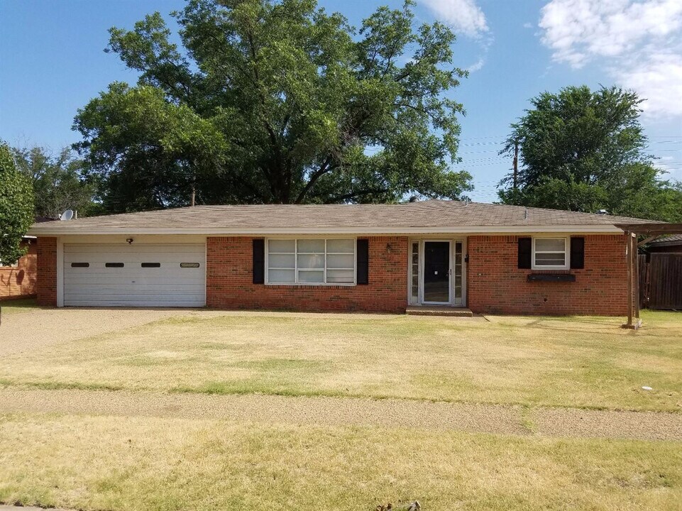 4922 17th St in Lubbock, TX - Building Photo