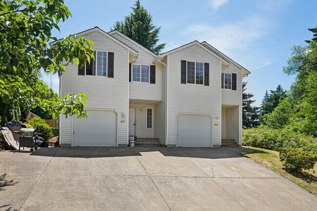 2118 Baines Blvd in Hubbard, OR - Building Photo - Building Photo