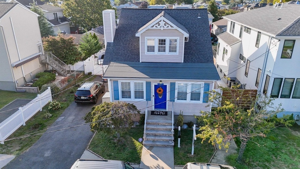 1041 Stonewall Ln in Secaucus, NJ - Building Photo