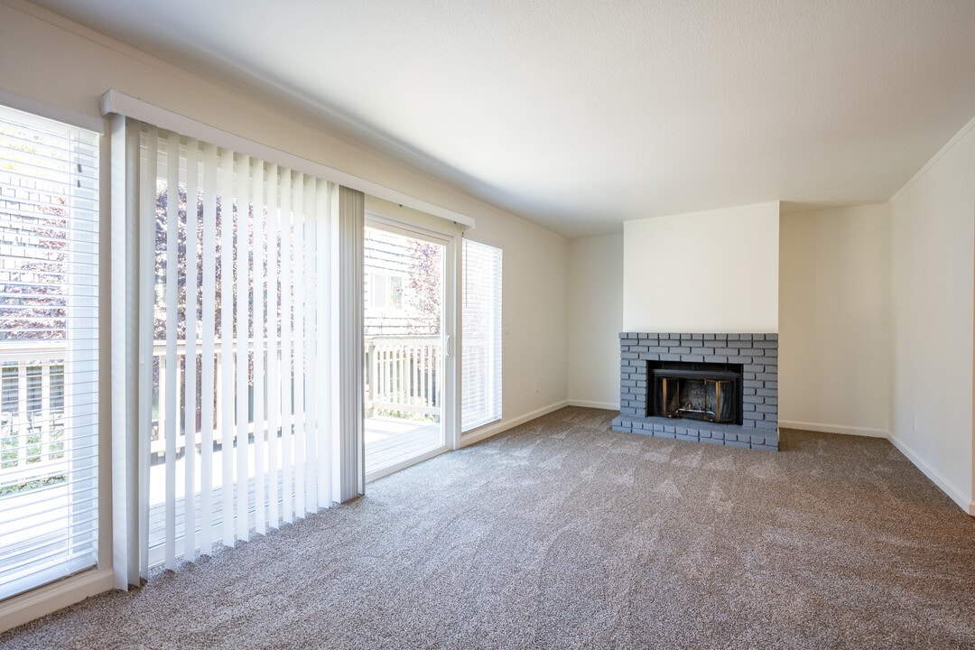 Cedarwood Apartments in Santa Rosa, CA - Building Photo