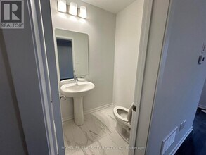 10-110 Lloyd Janes Ln in Toronto, ON - Building Photo - Building Photo