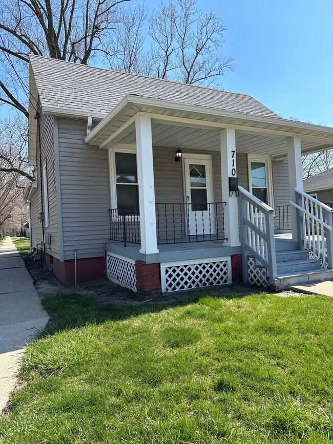 property at 710 N Lincoln Ave