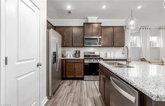823 Falls Grove Trl in High Point, NC - Building Photo - Building Photo