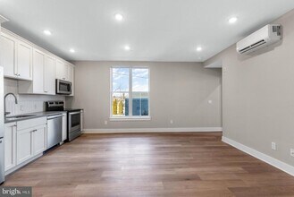 6712 Ridge Ave in Philadelphia, PA - Building Photo - Building Photo
