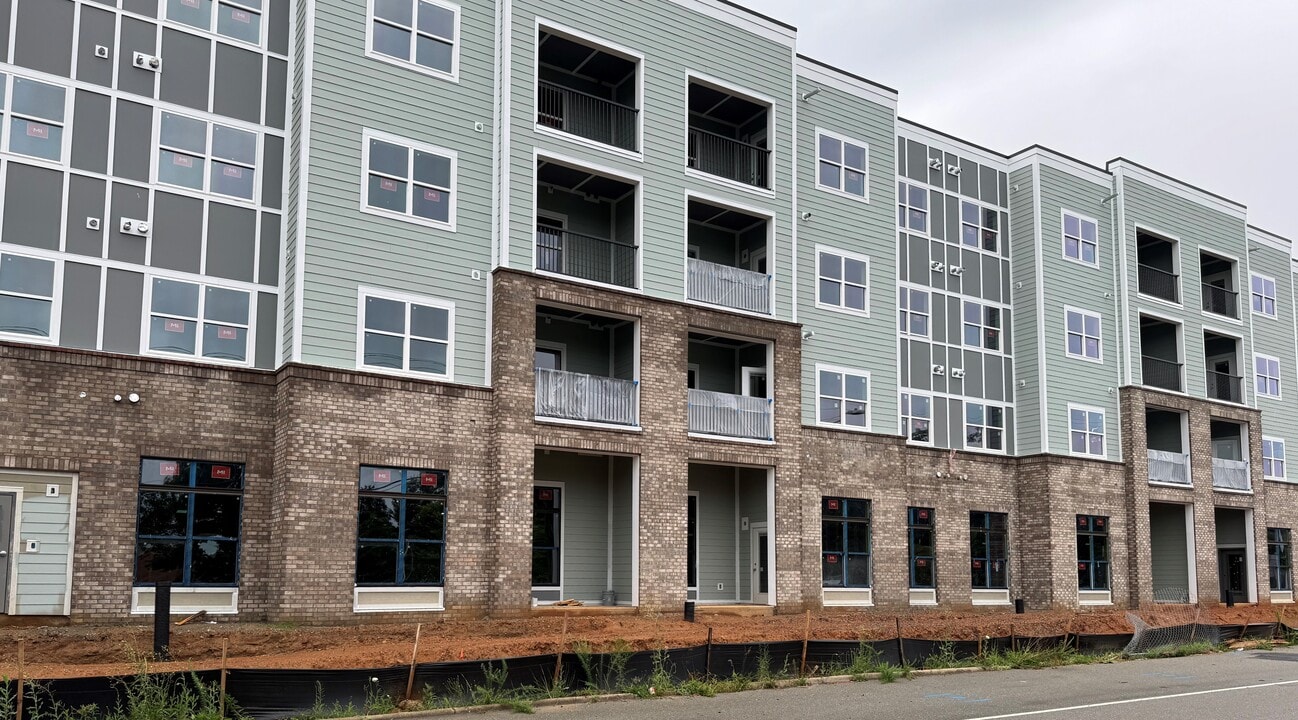 Liberty Gardens in North Chesterfield, VA - Foto de edificio