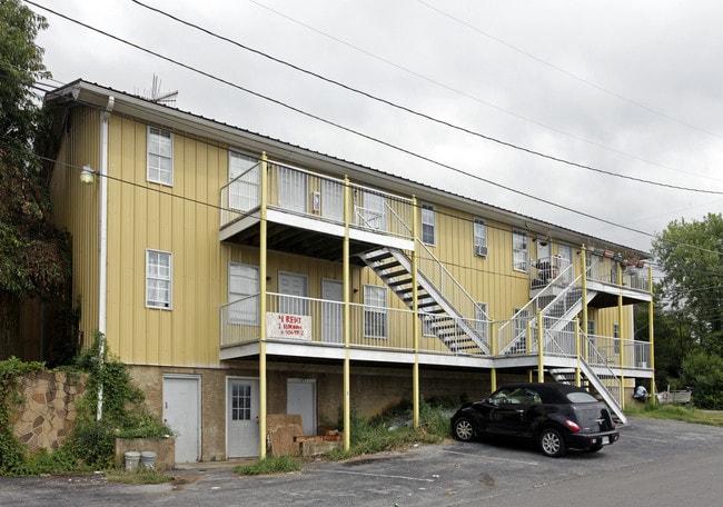 101 Pigeon St in Sevierville, TN - Foto de edificio - Building Photo