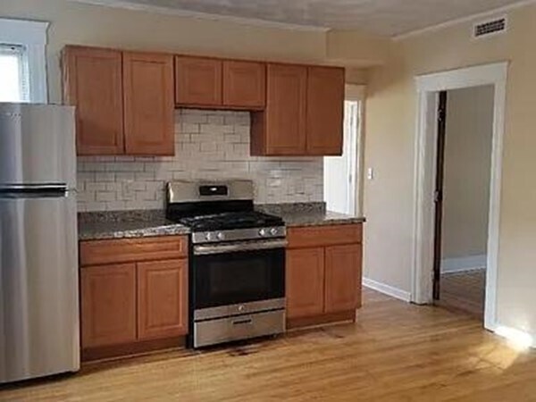 111 Rodney St-Unit -2 in Worcester, MA - Building Photo