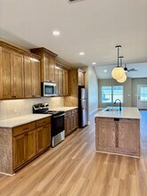 225 S Pine St, Unit 101 in Kilgore, TX - Building Photo - Building Photo