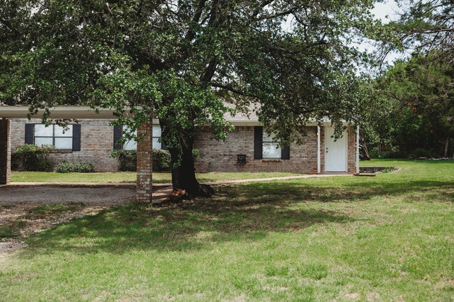 property at 505 W Bluebonnet Dr