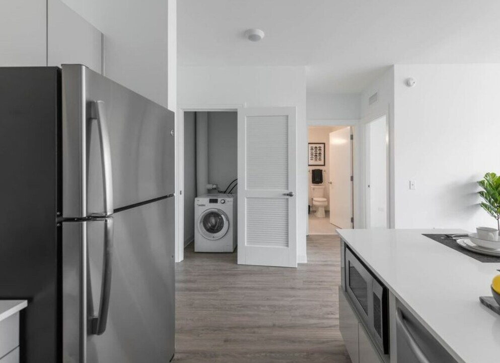 888 W Van Buren St in Chicago, IL - Building Photo