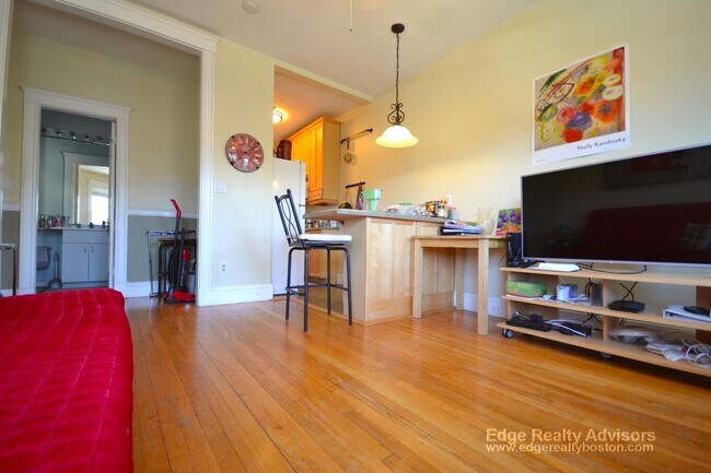 1564 Commonwealth Ave, Unit 9 in Boston, MA - Foto de edificio - Building Photo
