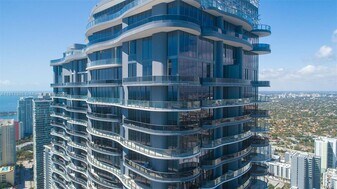 1000 Brickell Ave in Miami, FL - Building Photo